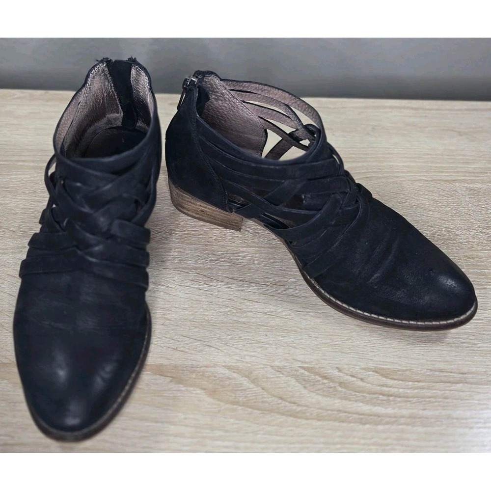 Seychelles Total Relaxation black leather woven ankle boots women's size 6...